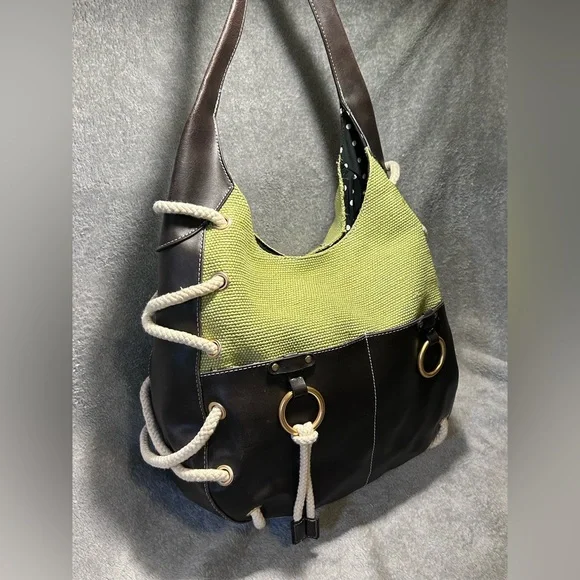 Sandra Robert’s Squared Hobo - Picture 2 of 9